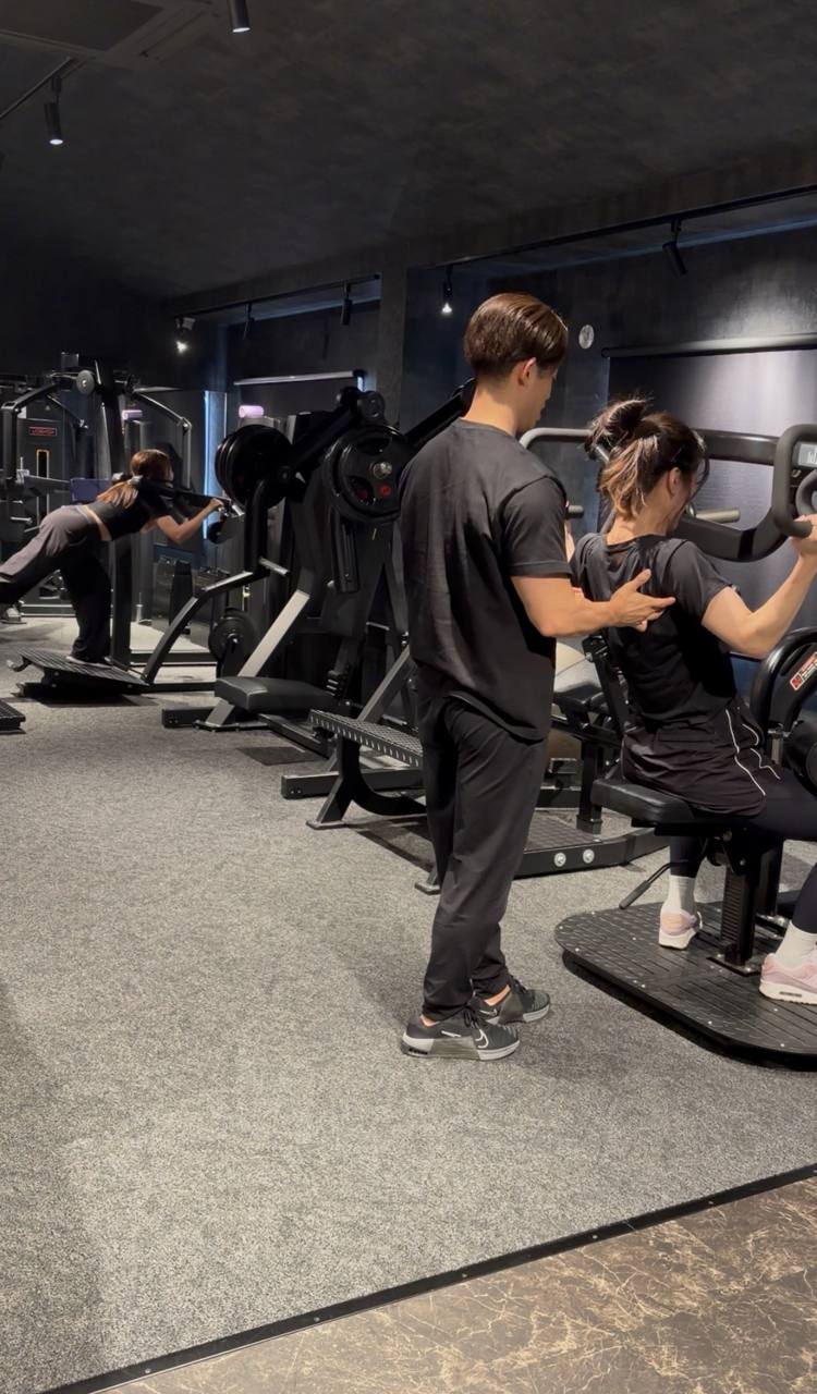 指導中の木下トレーナー